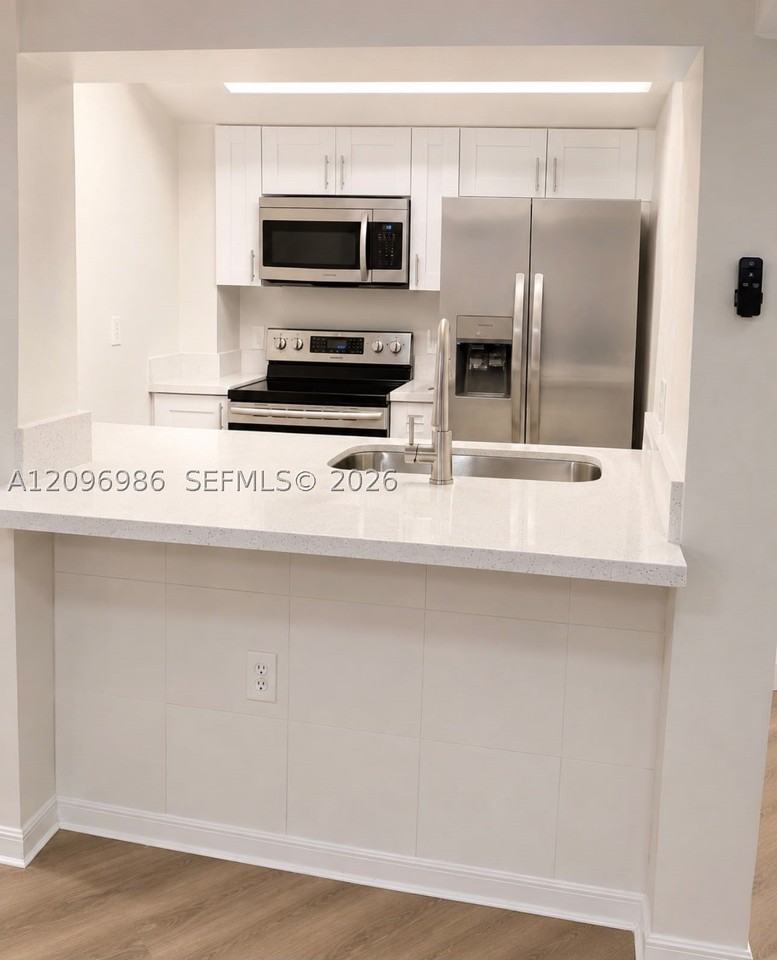 102 Sw 6th Ave #507 - Photo 3 of 16