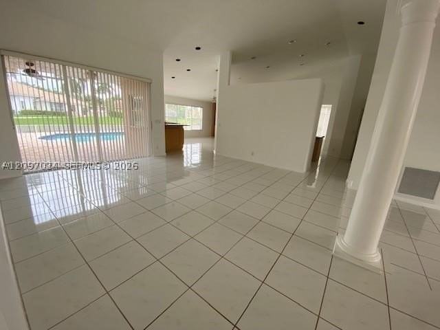531 Nw 108th Ave - Photo 4 of 14
