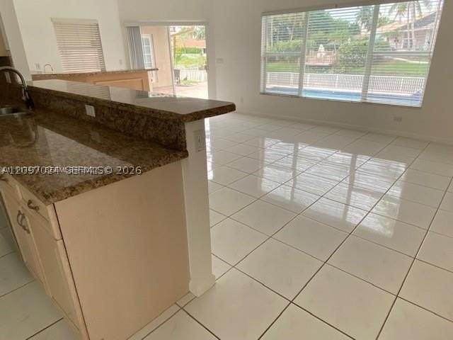 531 Nw 108th Ave - Photo 5 of 14