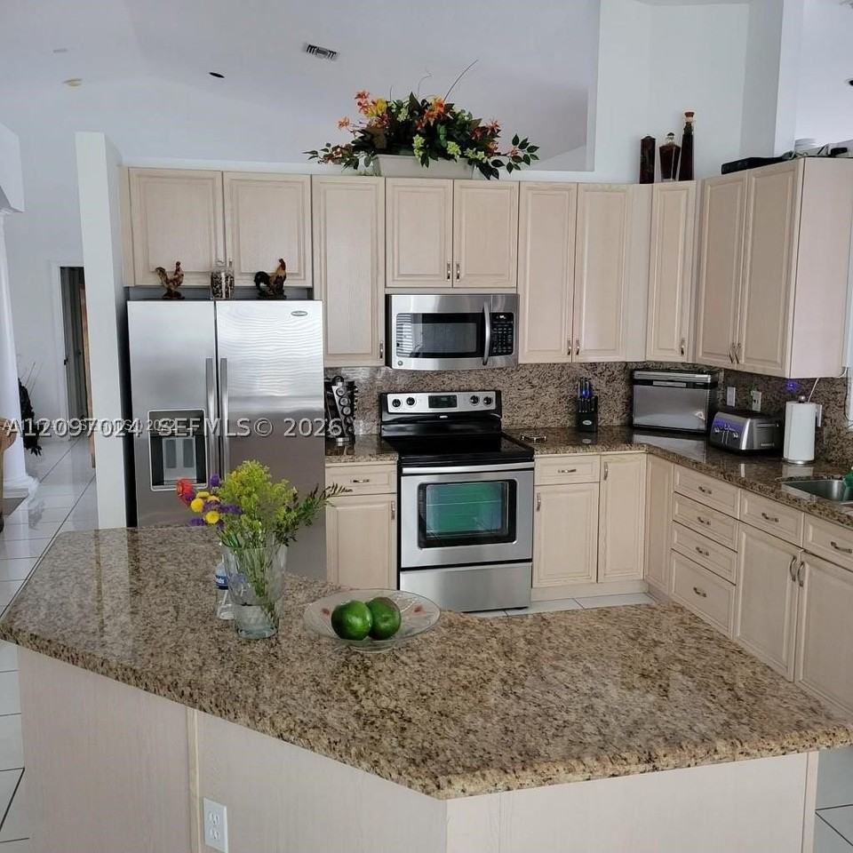 531 Nw 108th Ave - Photo 7 of 14