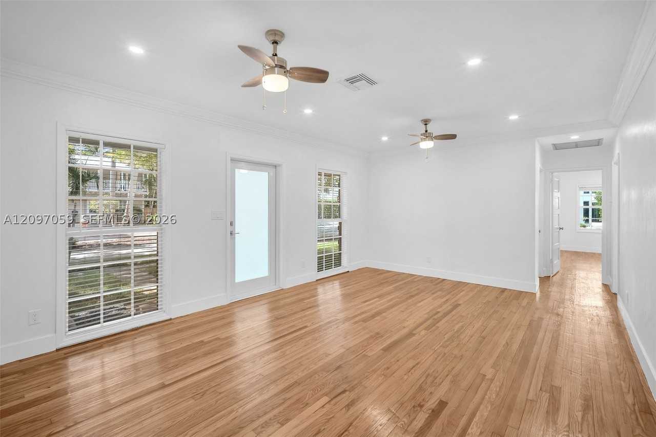 450 Ne 15th Ave #450 - Photo 2 of 25