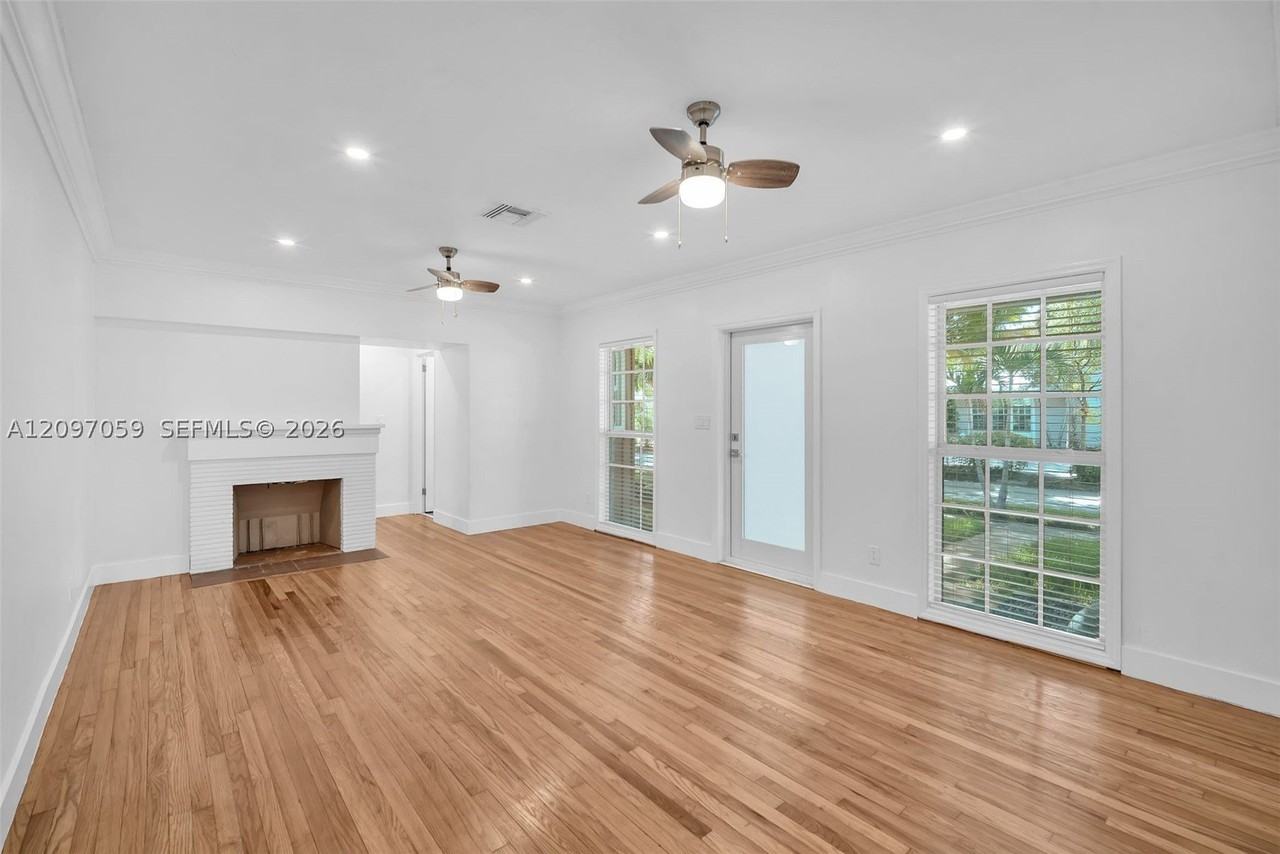450 Ne 15th Ave #450 - Photo 3 of 25