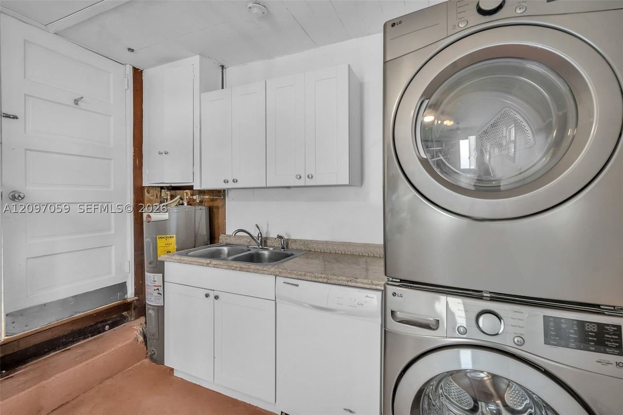 450 Ne 15th Ave #450 - Photo 6 of 25