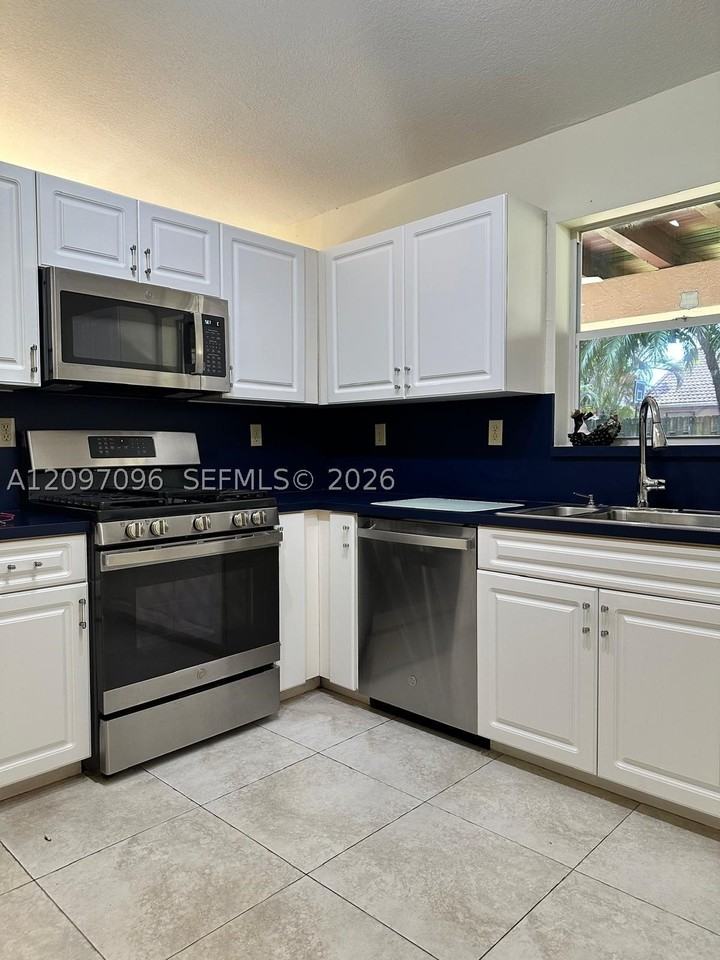 14740 Sw 170th Ter - Photo 7 of 21