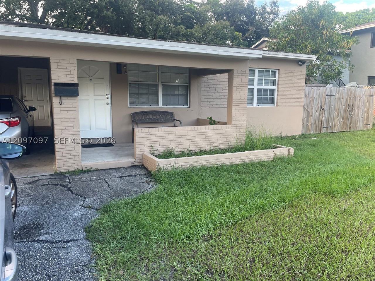 1609 Davie Blvd - Photo 3 of 29