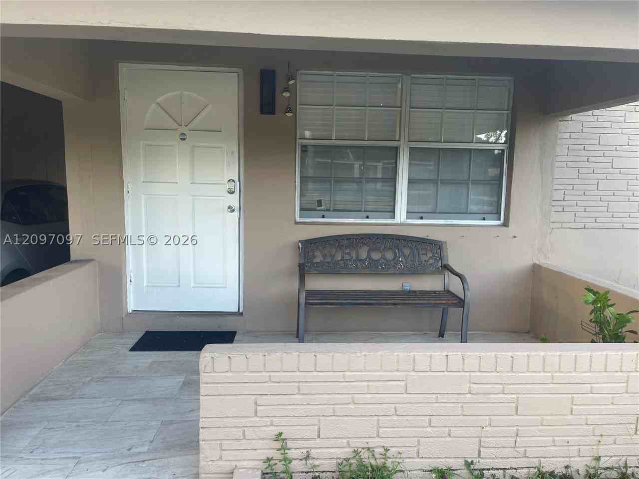 1609 Davie Blvd - Photo 4 of 29