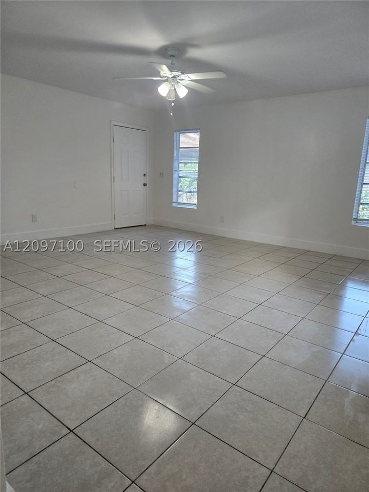 1512 Ne 118th St #2 - Photo 5 of 14