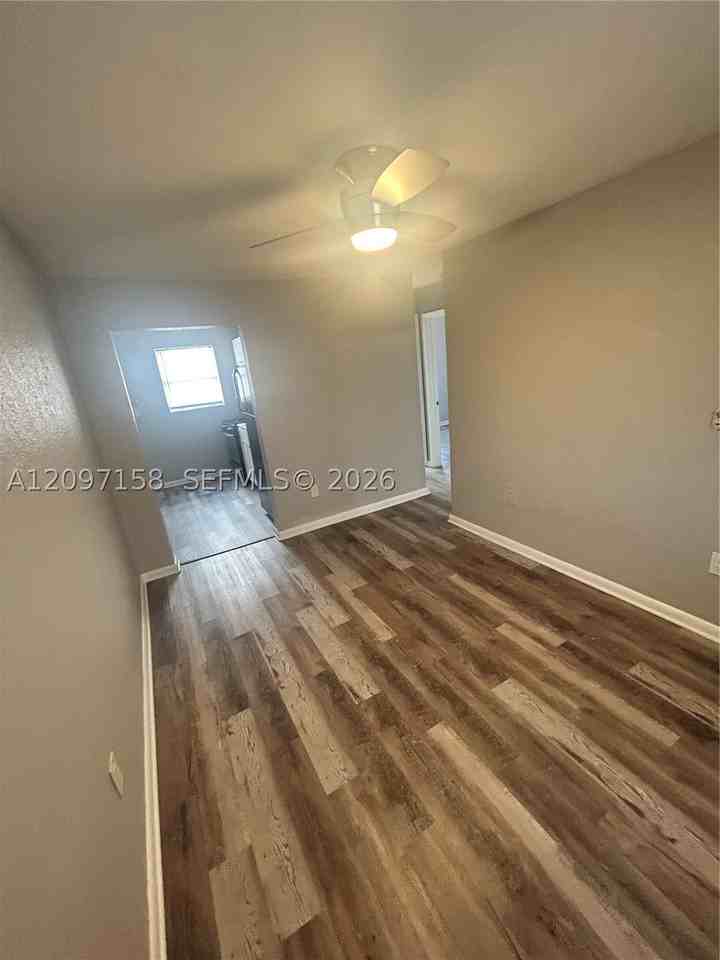 161 Nw 15th St #5 - Photo 2 of 22