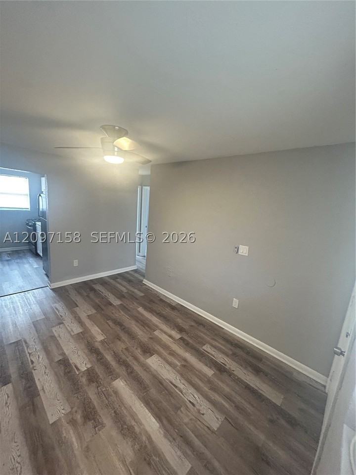 161 Nw 15th St #5 - Photo 3 of 22