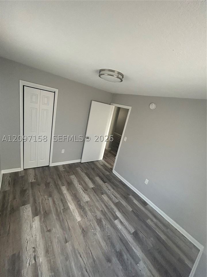 161 Nw 15th St #5 - Photo 4 of 22