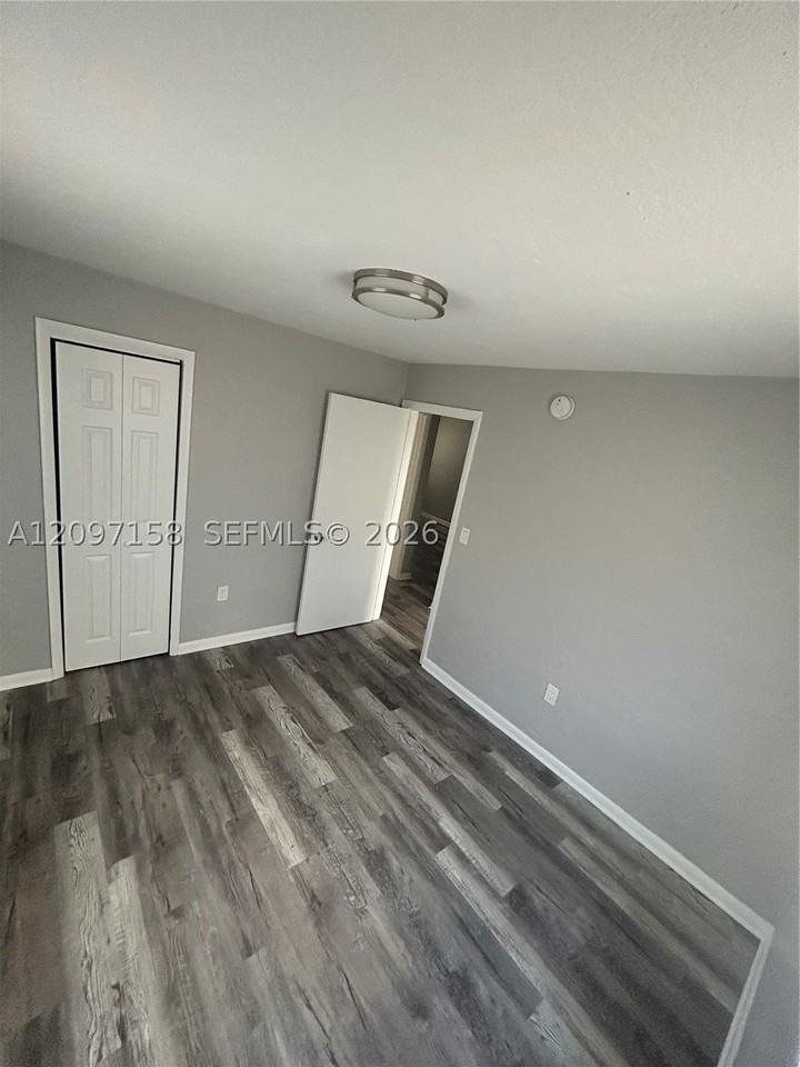 161 Nw 15th St #5 - Photo 5 of 22