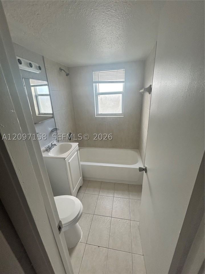 161 Nw 15th St #5 - Photo 7 of 22