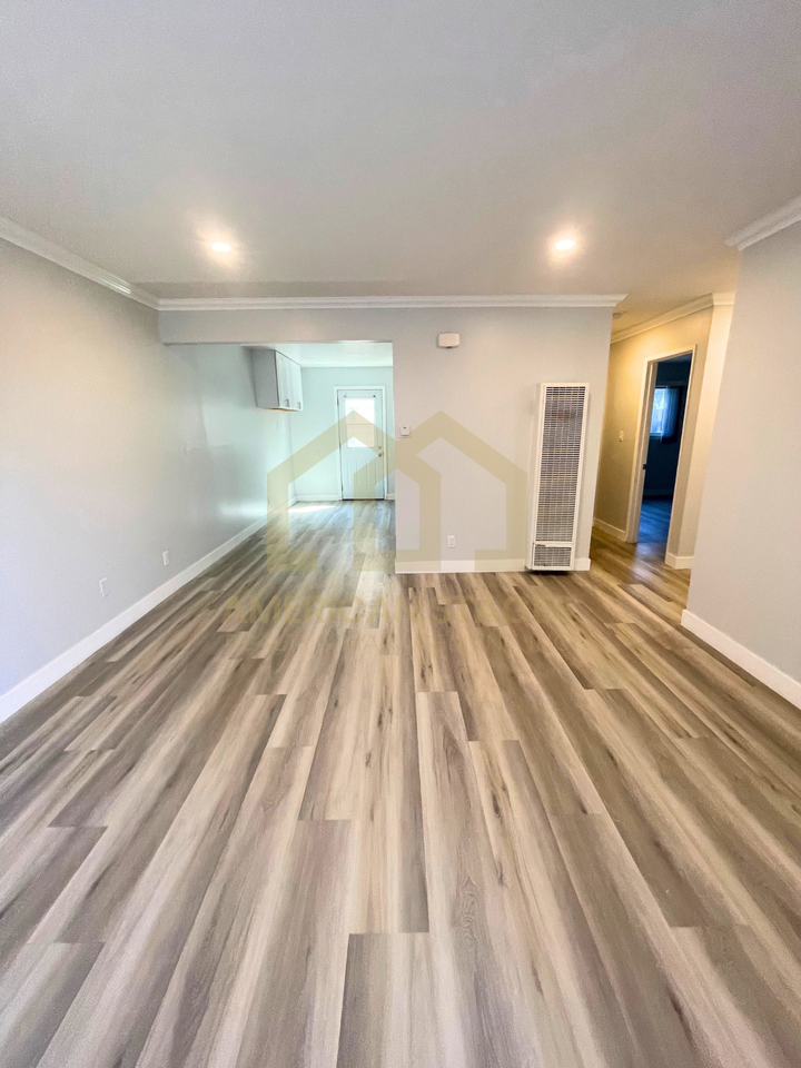 714 North G Street - Photo 4 of 10