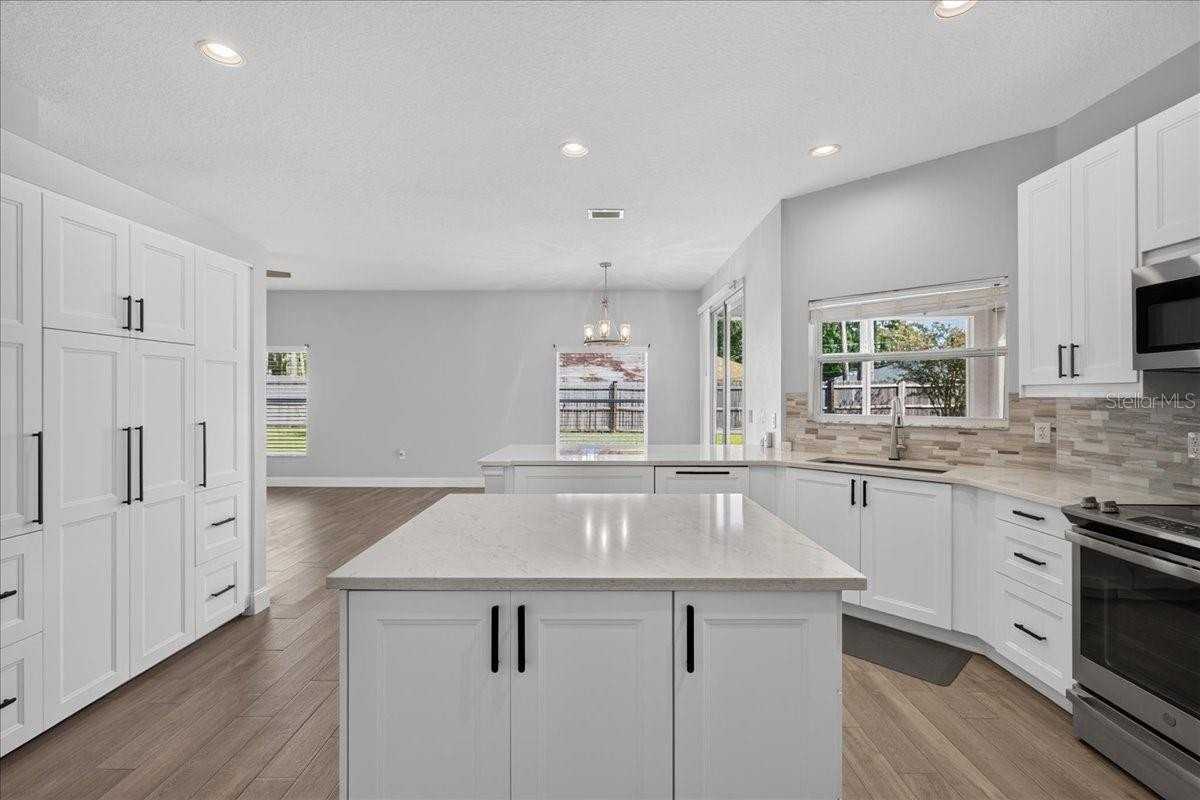 81 Rymshaw Dr - Photo 2 of 42