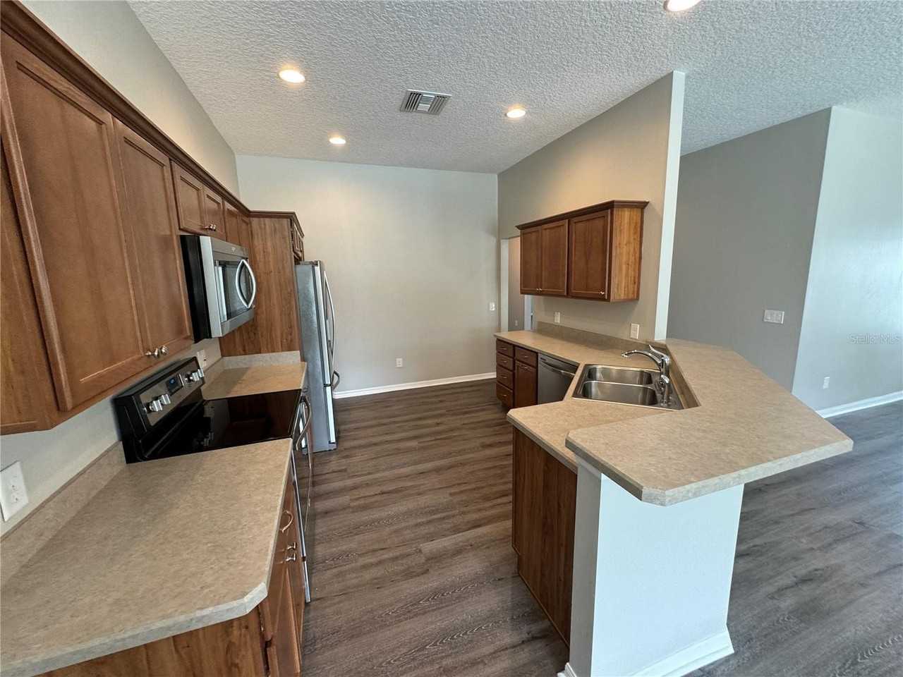 11221 Hess Way - Photo 7 of 23
