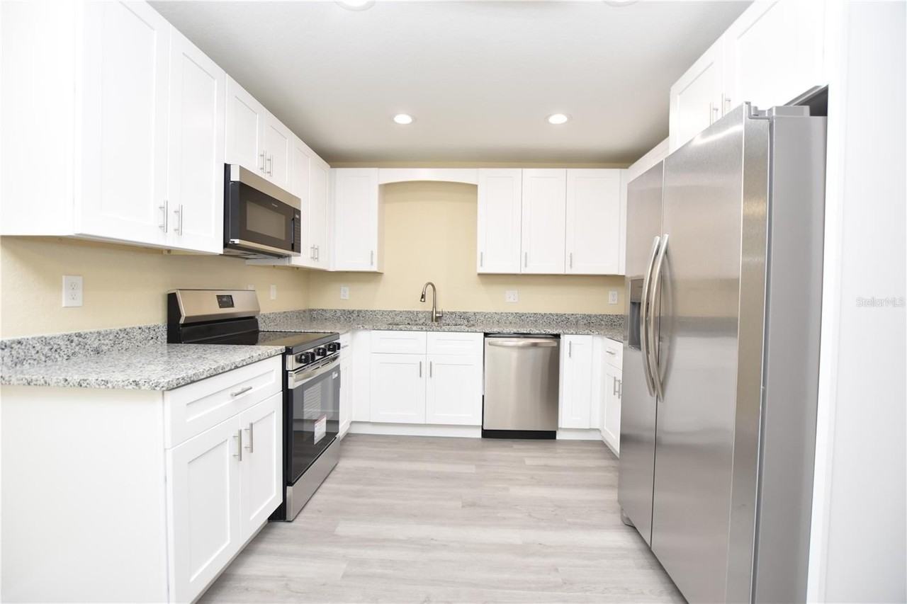 1111 Mercury Dr E #A - Photo 3 of 25
