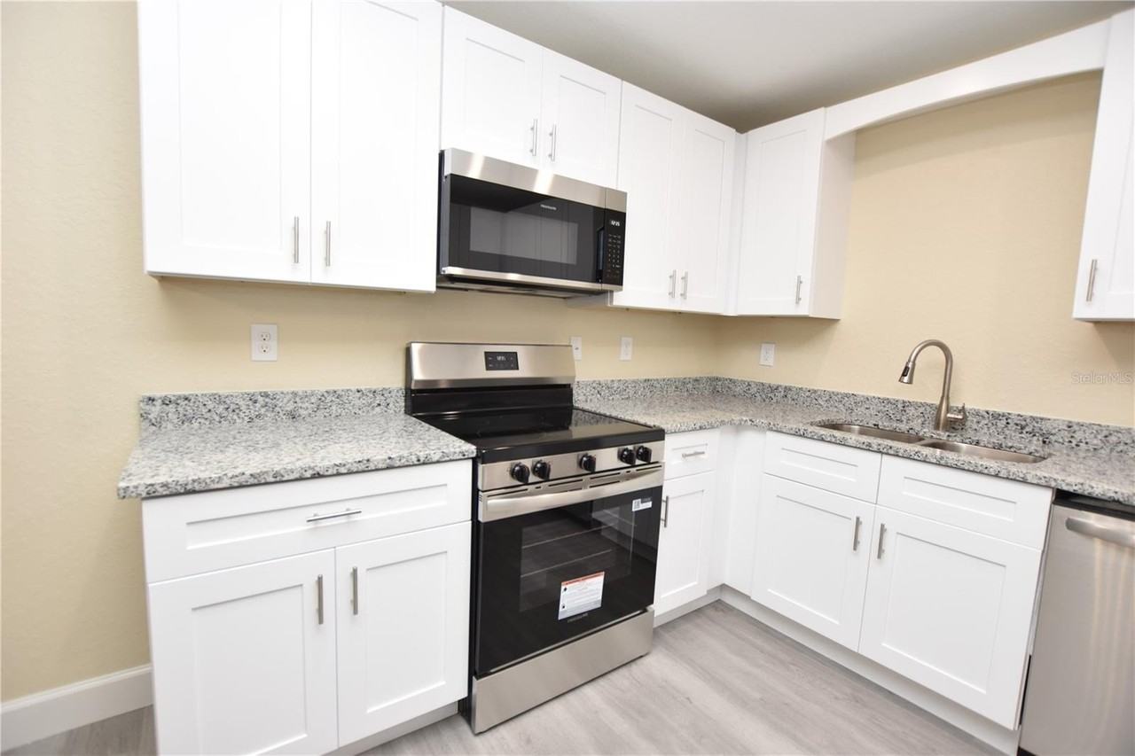 1111 Mercury Dr E #A - Photo 4 of 25