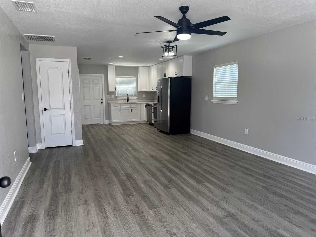 770 N Pleasant Ave - Photo 2 of 11