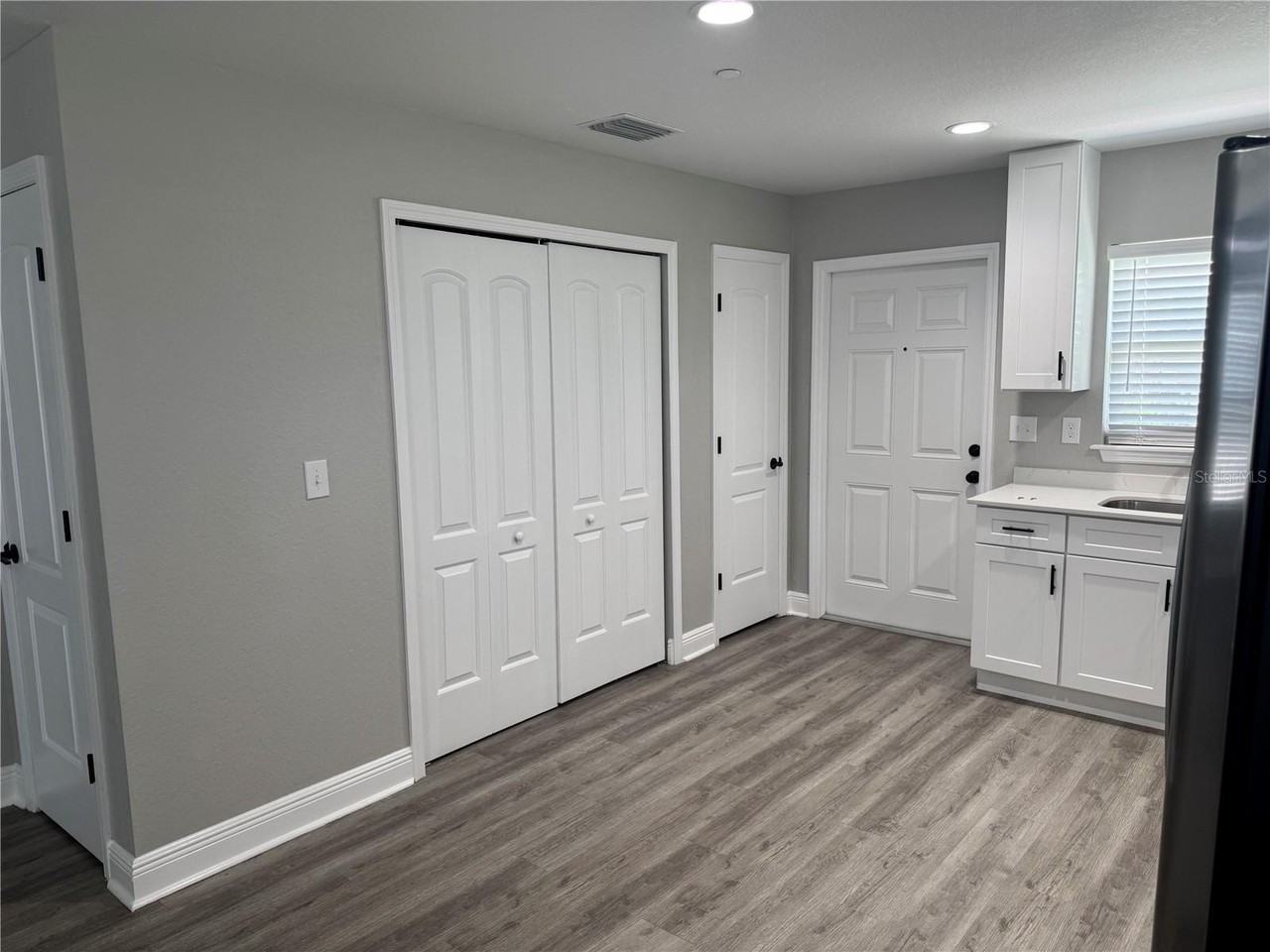 770 N Pleasant Ave - Photo 4 of 11