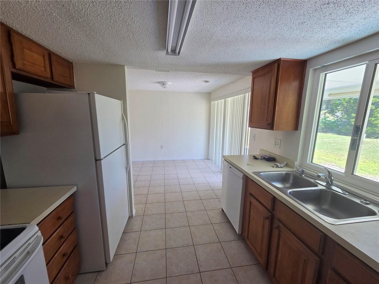 655 Harvey St - Photo 6 of 18