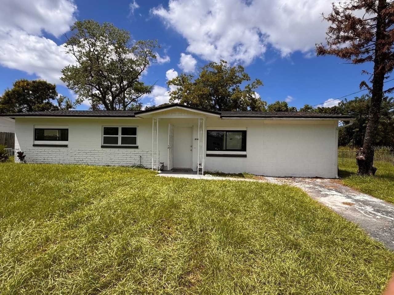 916 Alecon Dr - Photo 3 of 8