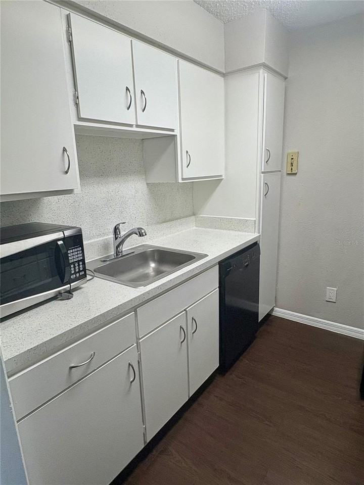 325 Wymore Rd #200 - Photo 2 of 15