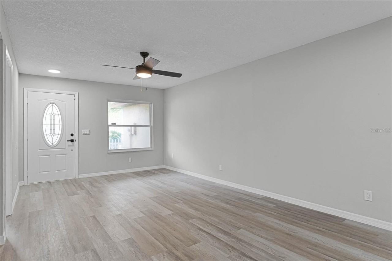 1067 Sophie Blvd - Photo 2 of 18