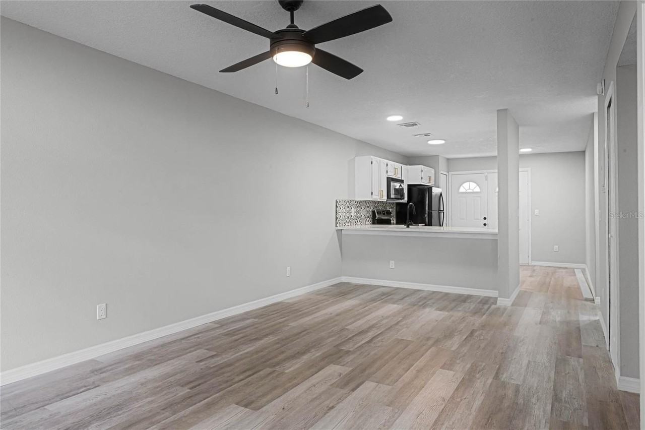 1067 Sophie Blvd - Photo 3 of 18