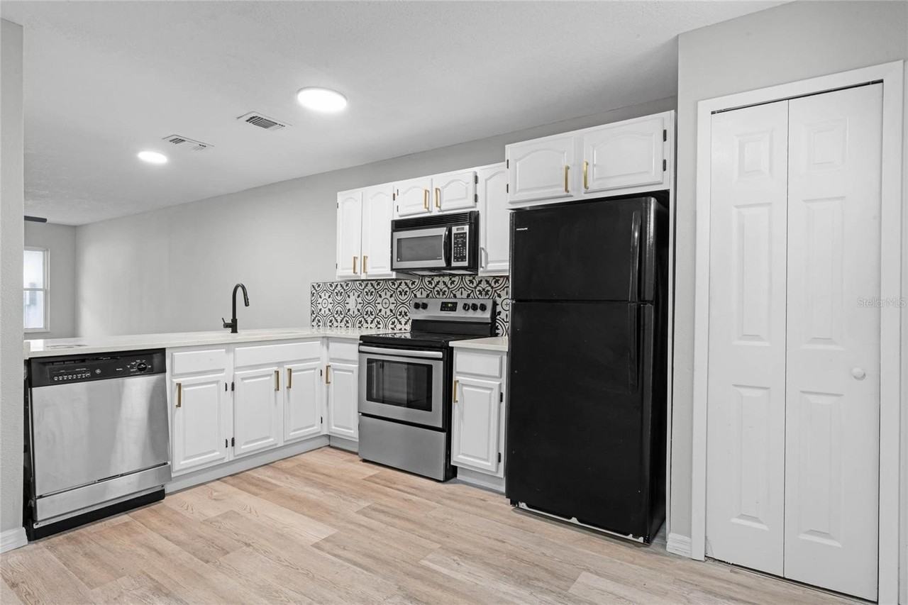 1067 Sophie Blvd - Photo 6 of 18