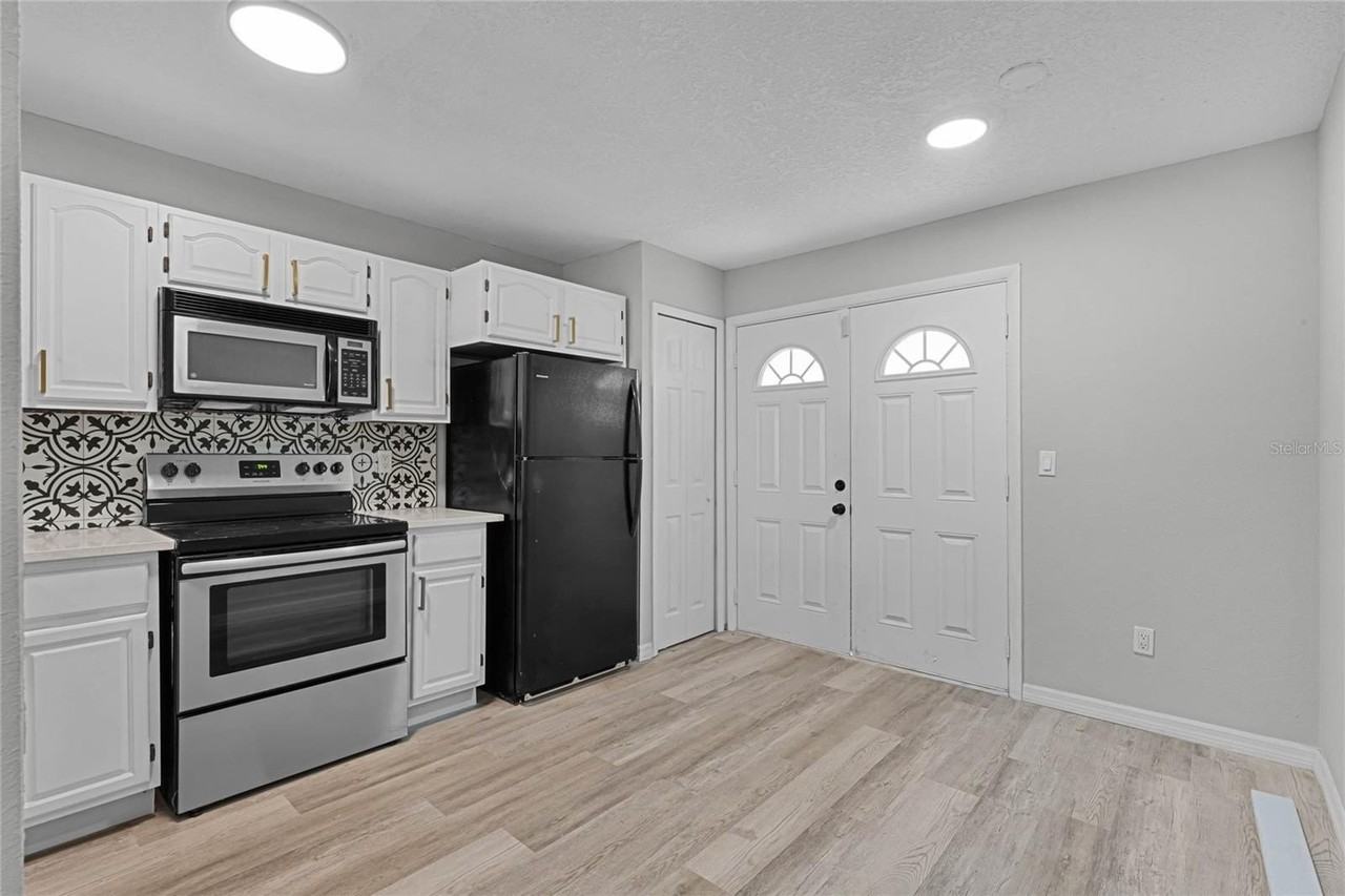 1067 Sophie Blvd - Photo 7 of 18