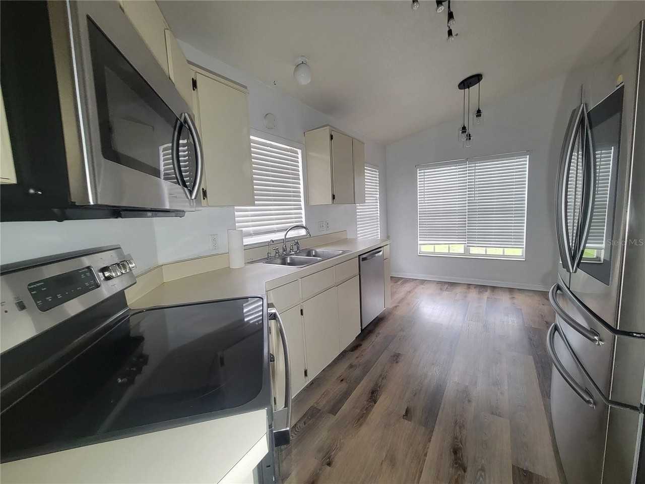 9827 Dean Cove Ln - Photo 3 of 18