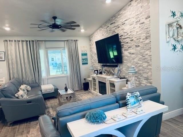 346 Pelican Ave - Photo 5 of 22