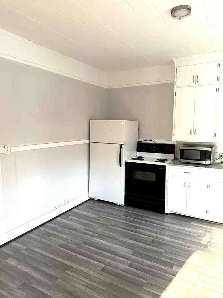112 2nd Avenue Southwest - Photo 2 of 9