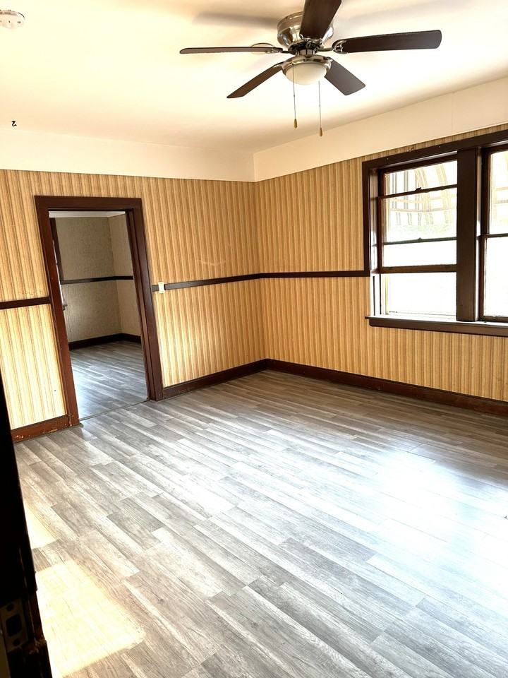 112 2nd Avenue Southwest - Photo 4 of 9