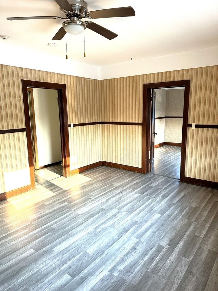 112 2nd Avenue Southwest - Photo 5 of 9