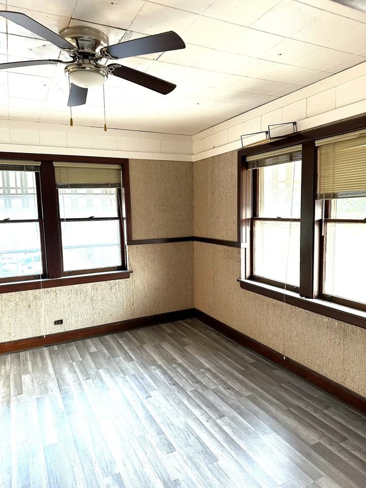 112 2nd Avenue Southwest - Photo 6 of 9