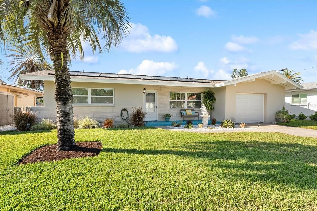 632 Shore Dr - Photo 3 of 50