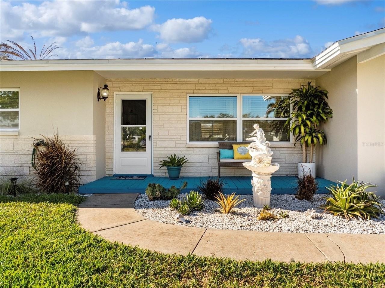 632 Shore Dr - Photo 4 of 50