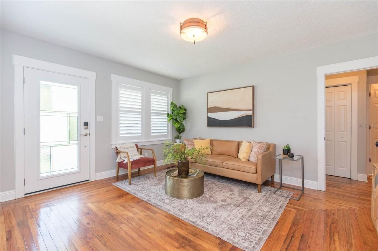 602 W Hilda St - Photo 5 of 46