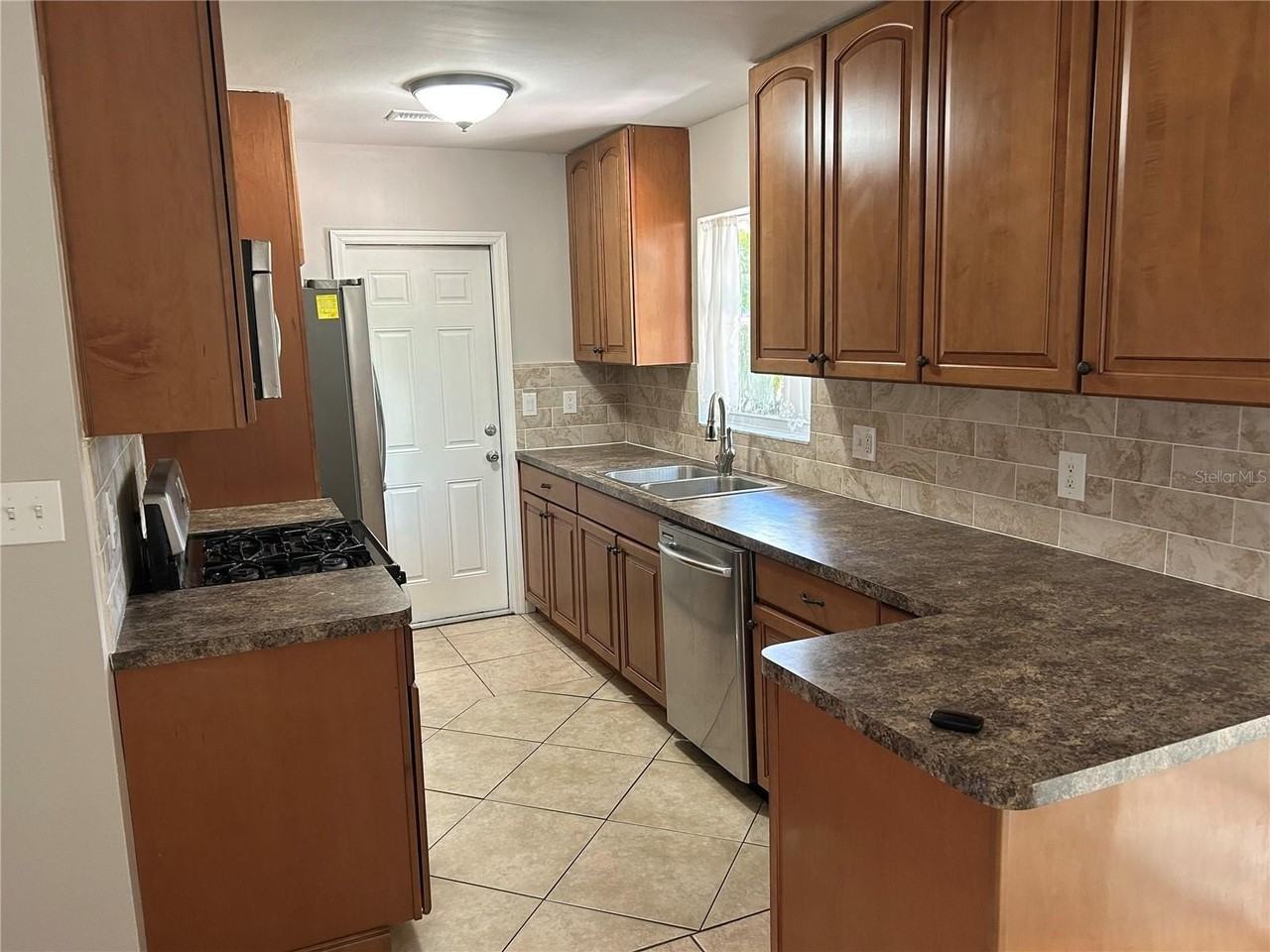 6128 16th Ln Ne - Photo 6 of 21
