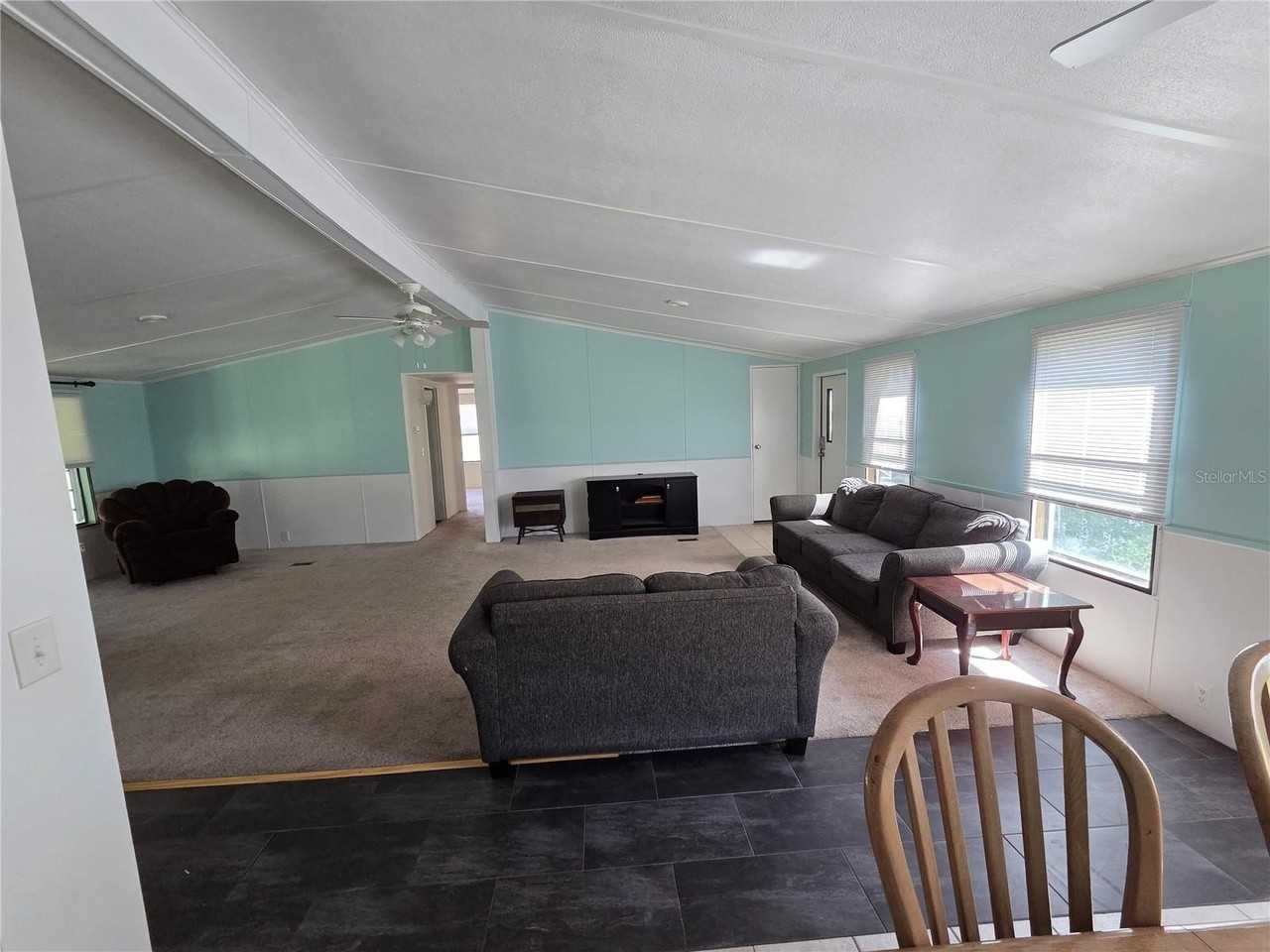 460 Hilltop Ct - Photo 6 of 20