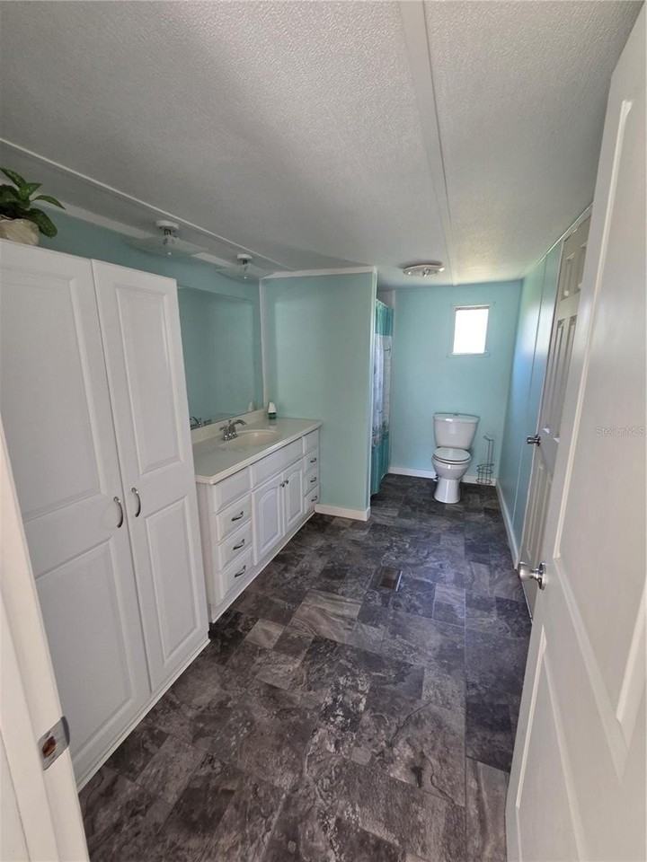 460 Hilltop Ct - Photo 7 of 20