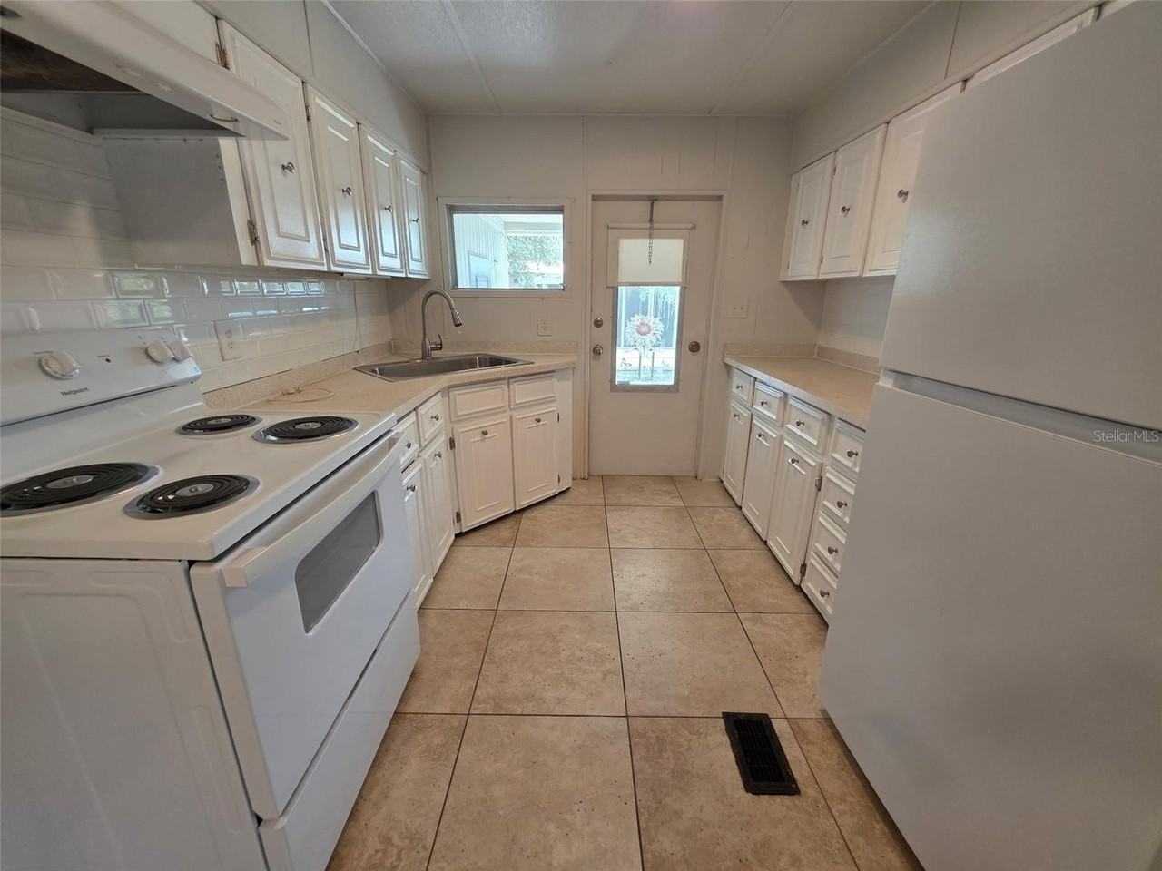 8453 Highpoint Blvd - Photo 4 of 21