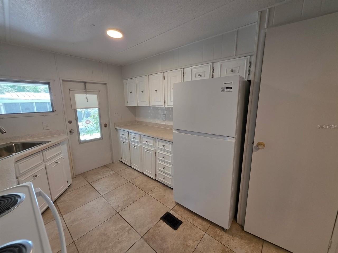 8453 Highpoint Blvd - Photo 6 of 21