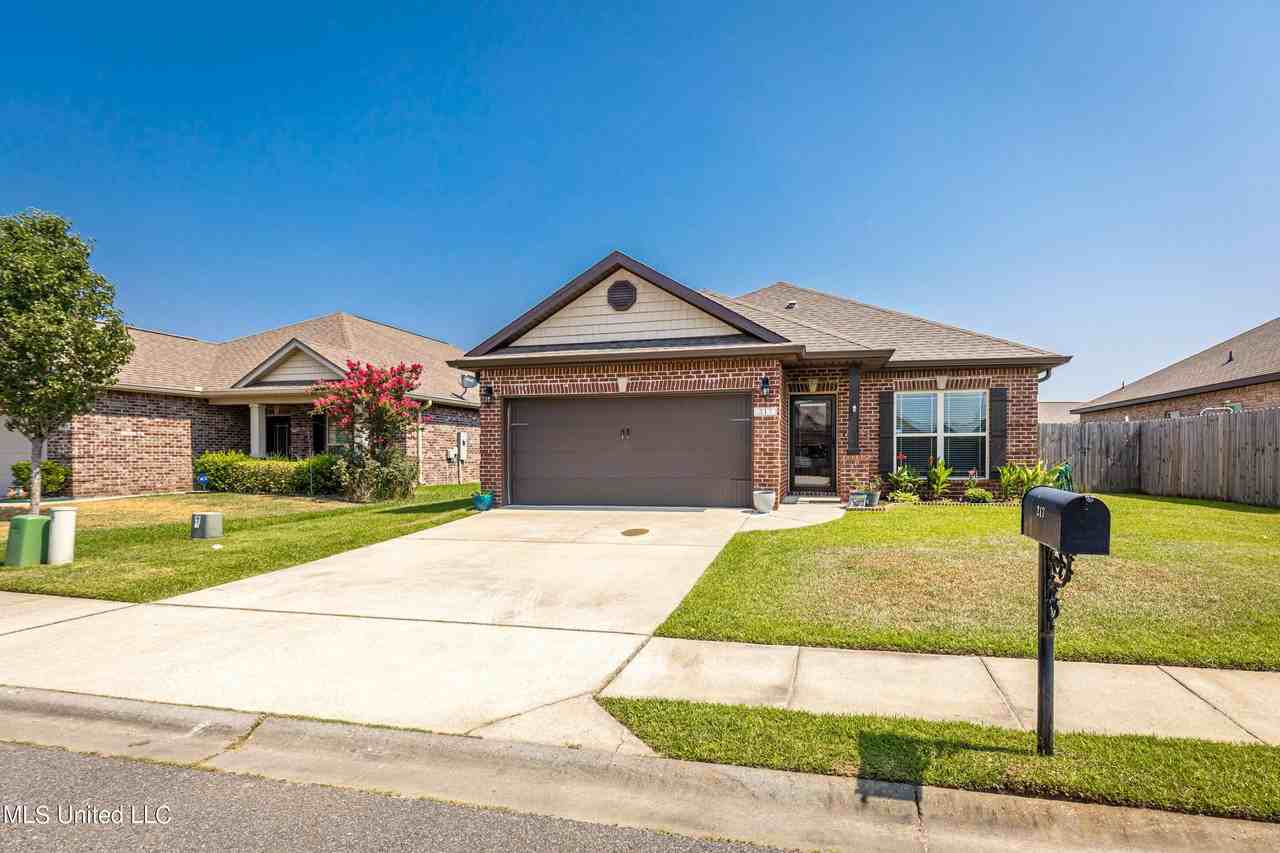 217 Sandy Dr - Photo 2 of 50