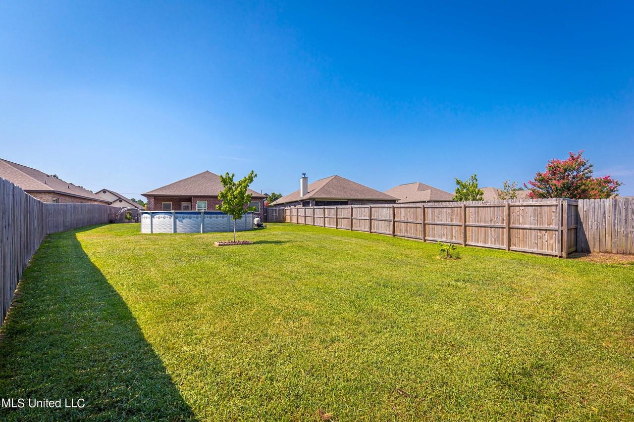217 Sandy Dr - Photo 4 of 50