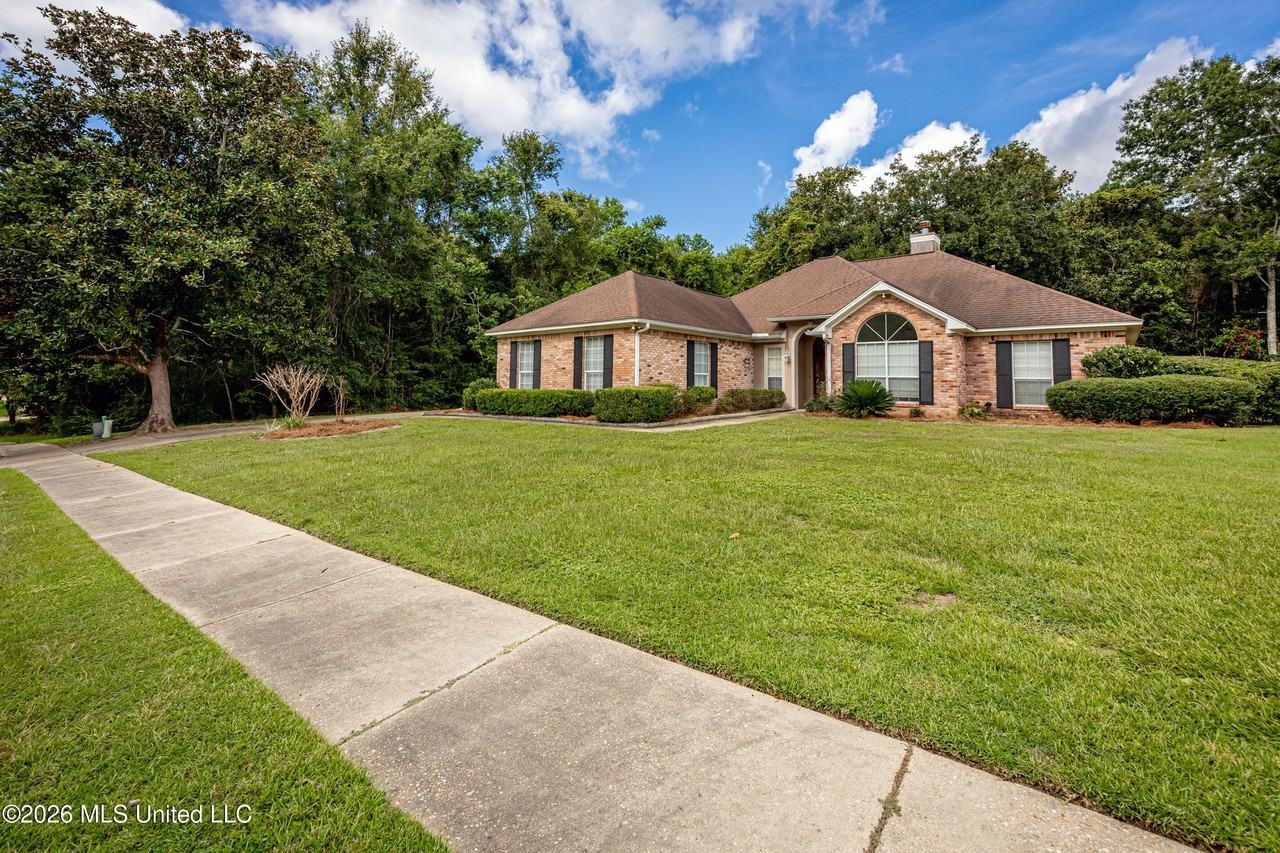 813 Magnolia Bayou Blvd - Photo 2 of 50