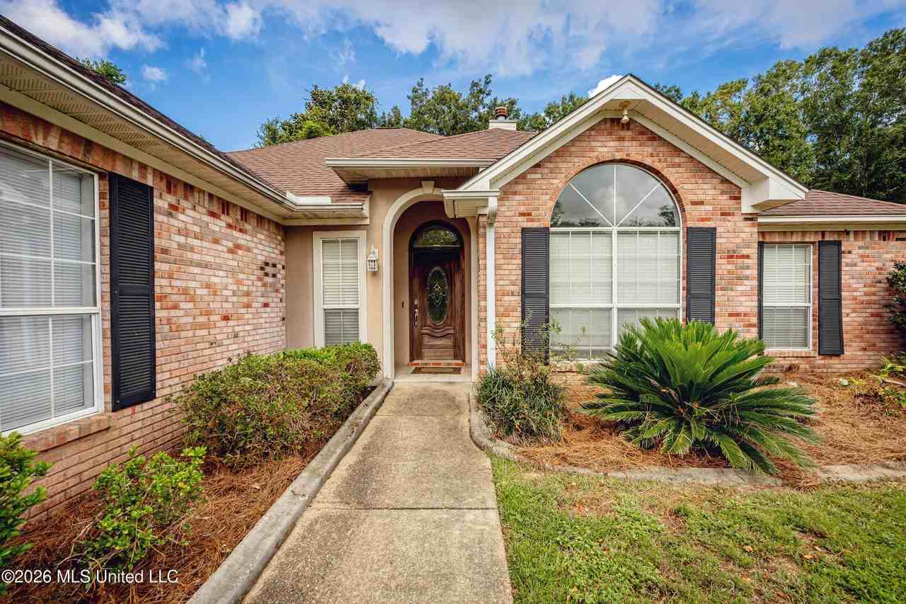 813 Magnolia Bayou Blvd - Photo 3 of 50