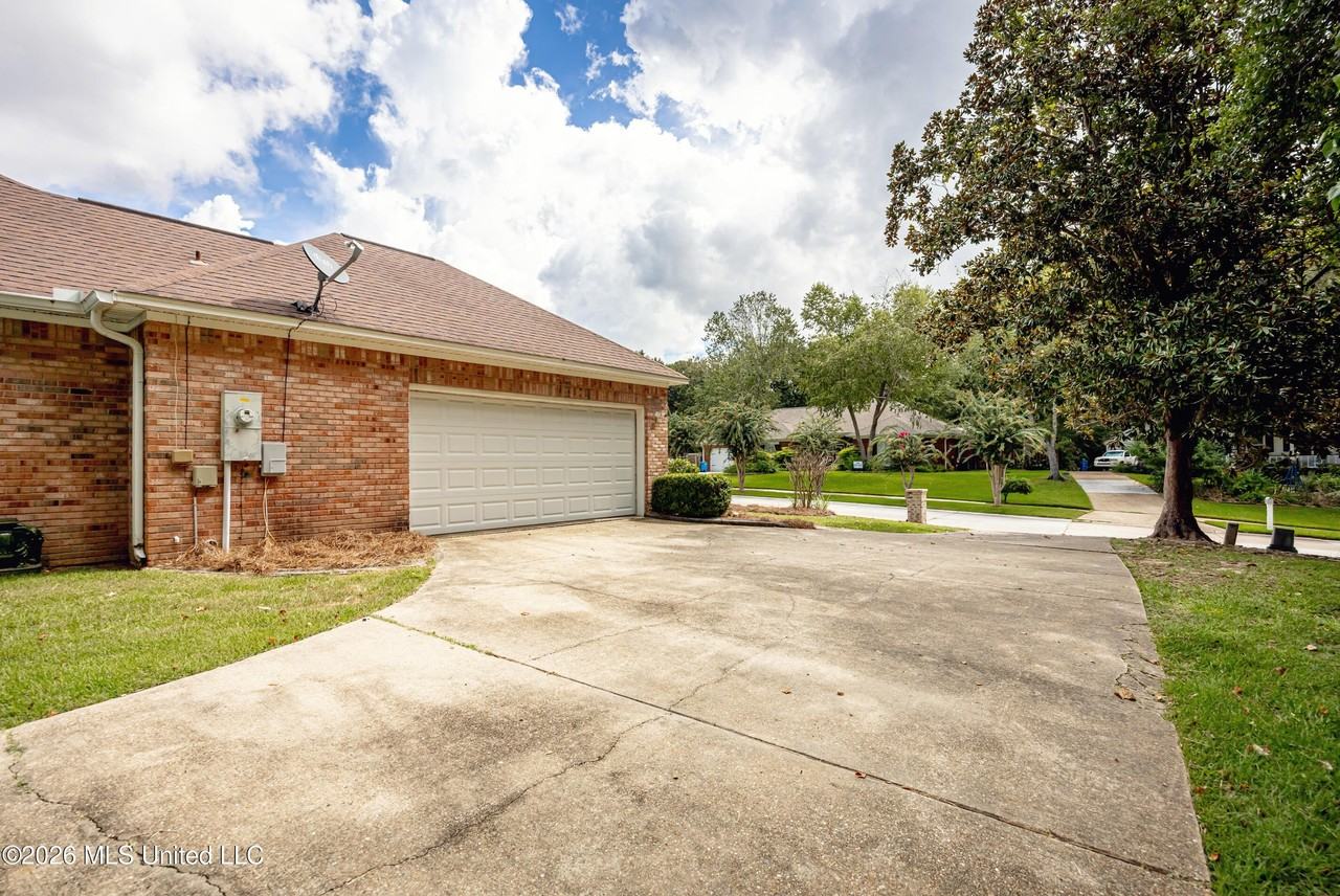813 Magnolia Bayou Blvd - Photo 4 of 50
