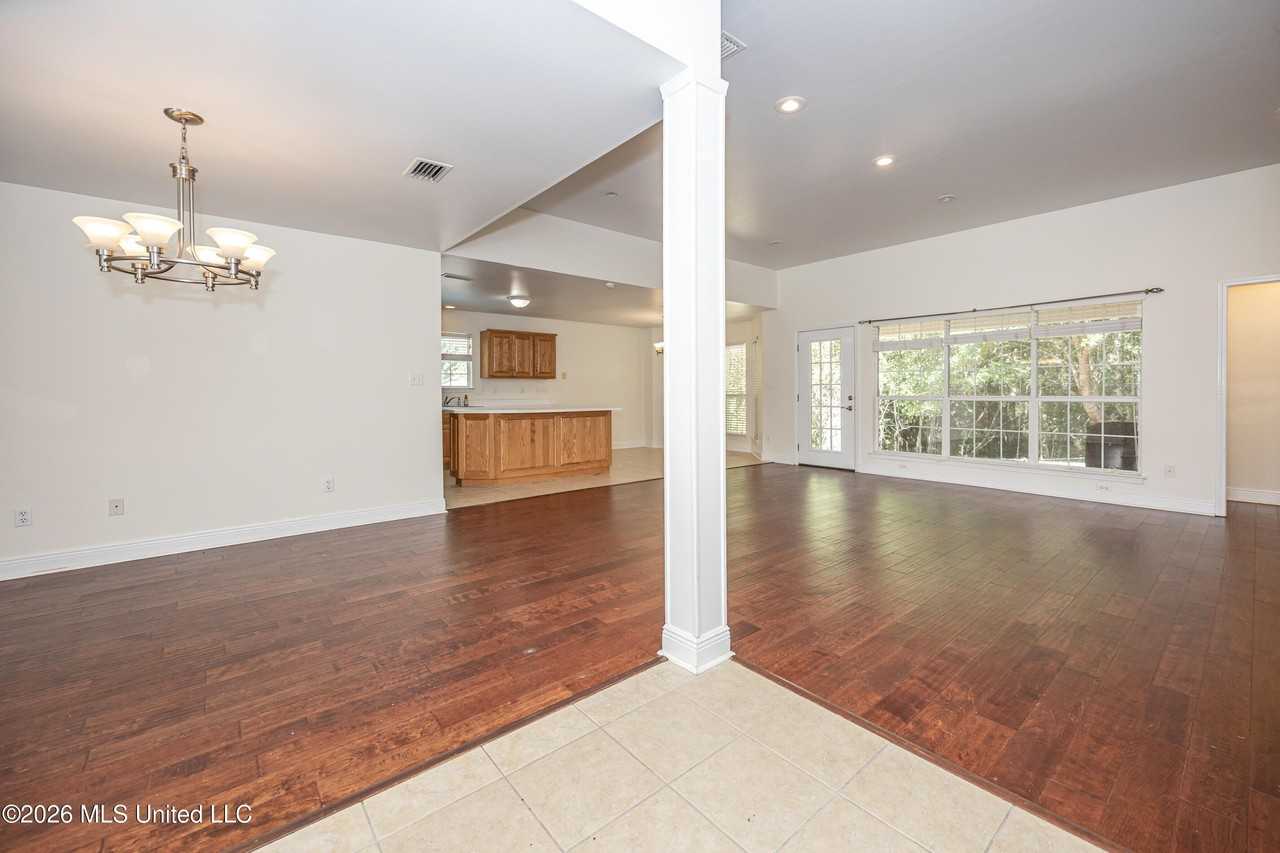 813 Magnolia Bayou Blvd - Photo 7 of 50
